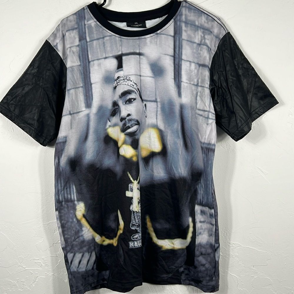 🔥🔥 TUPAC 2-PAC Rap‎ Music ALL OVER PRINT Tee Men Sz LARGE  - EUC